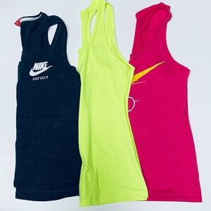 4/$25 Lot of 3 Nike tanks. Size Small